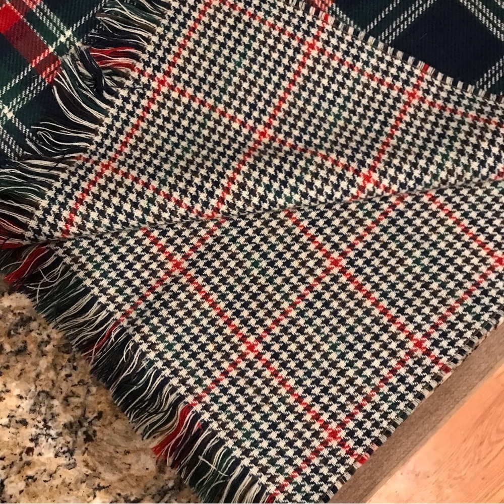 ▪️Gorgeous Reversible Plaid/Houndstooth Scarf - Picture 4 of 5